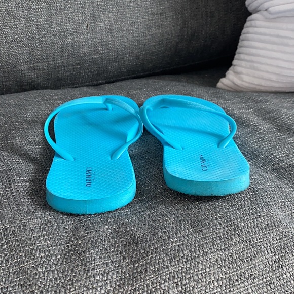 Old Navy Blue Flip Flops - Picture 2 of 3